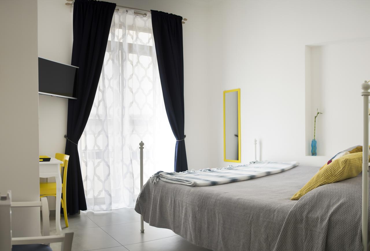 Civico10 Bed & Breakfast เนเปิลส์ ภายนอก รูปภาพ